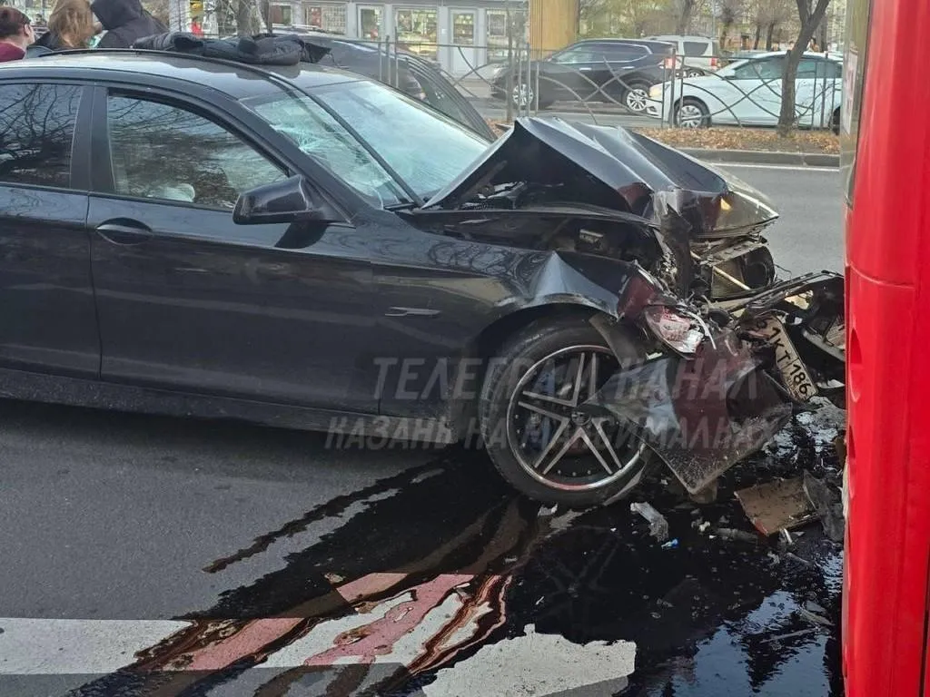 В Казани легковушка врезалась в автобус № 18, пострадавших нет