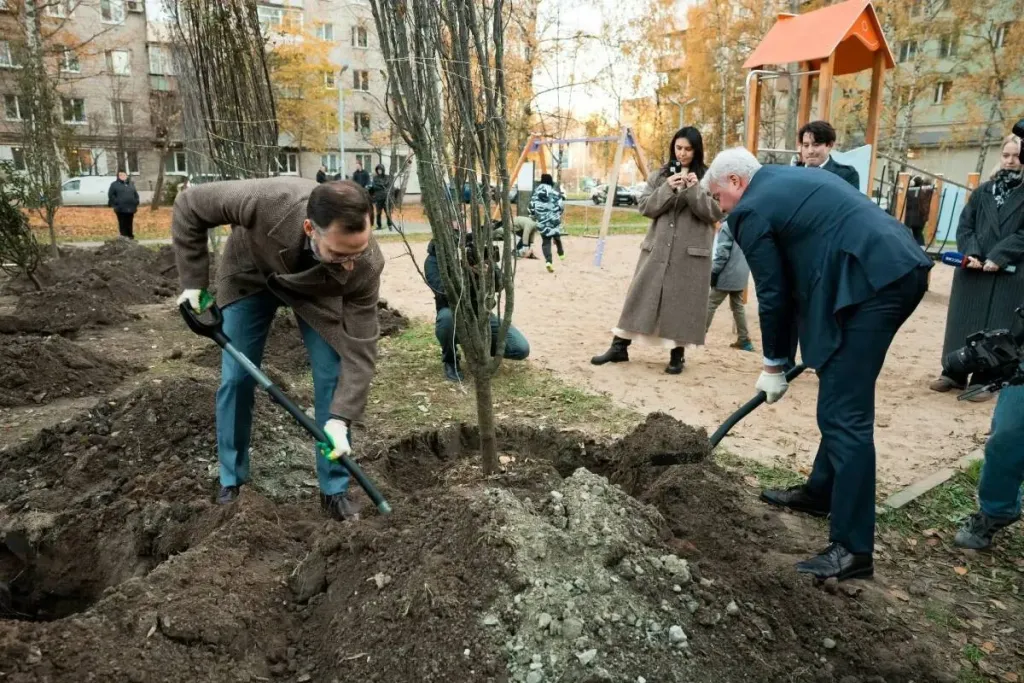 Во дворе на улице Серова в Казани открыли спортплощадку