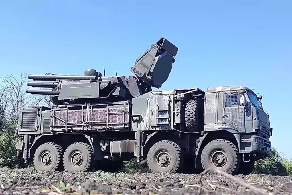 Над Татарстаном ночью сбили беспилотник, аэропорт Казани закрывали
