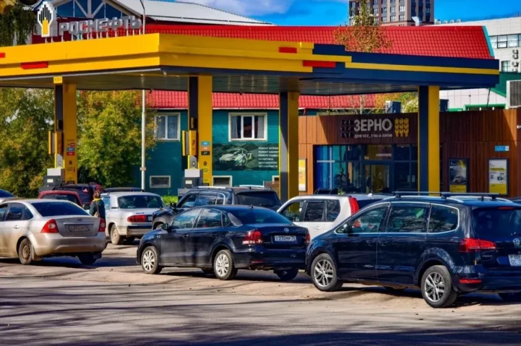 Бензин подешевел за неделю в 53 регионах, включая Татарстан