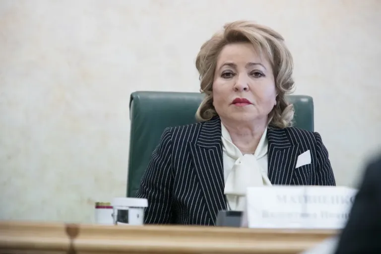 Матвиенко призвала сокращать чиновников без давления губернаторов