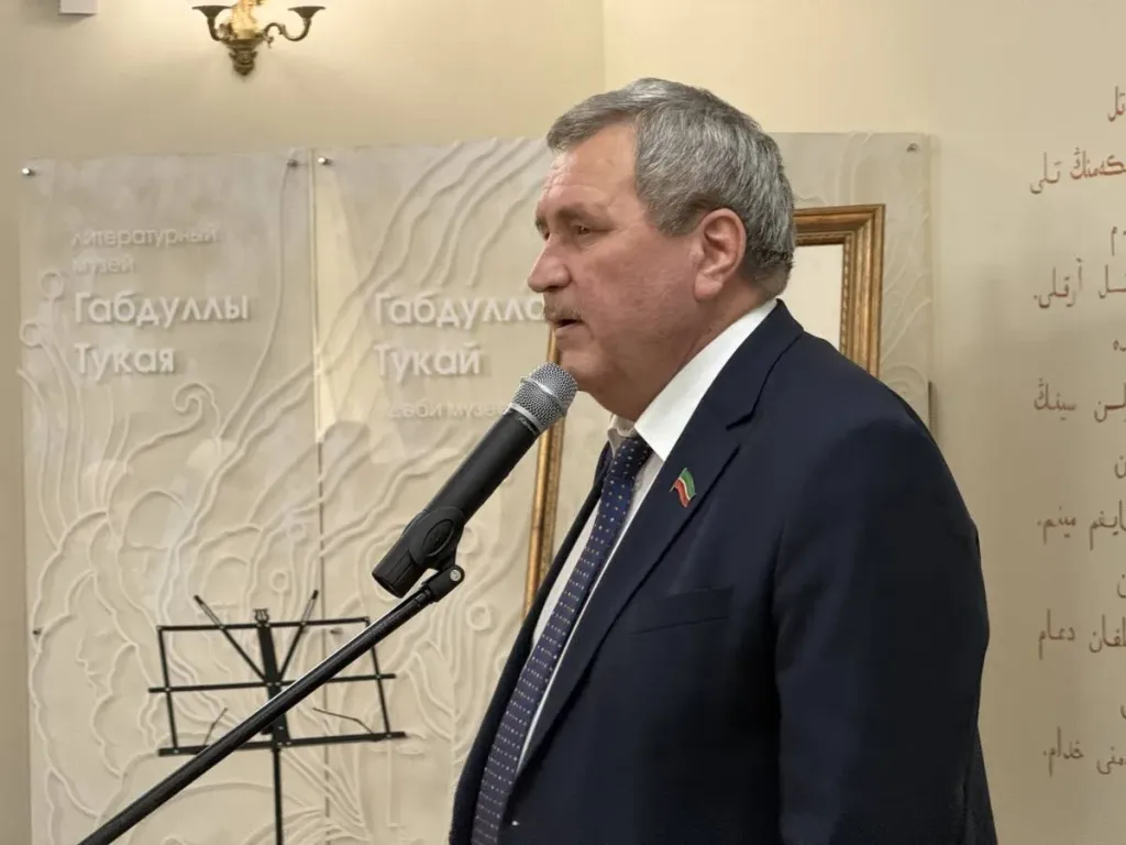 В Казани почтили память писателя Равиля Бухараева