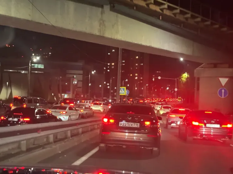 ДТП у метро «Аметьево» в Казани собрало пробку почти на 2 км