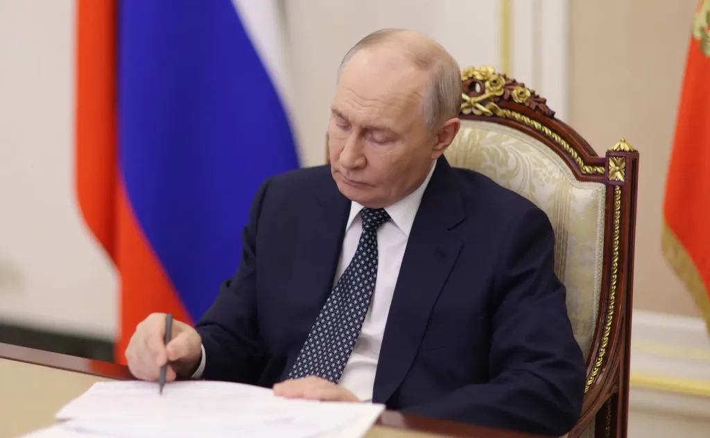 Трое представителей Татарстана получили госнаграды и звания